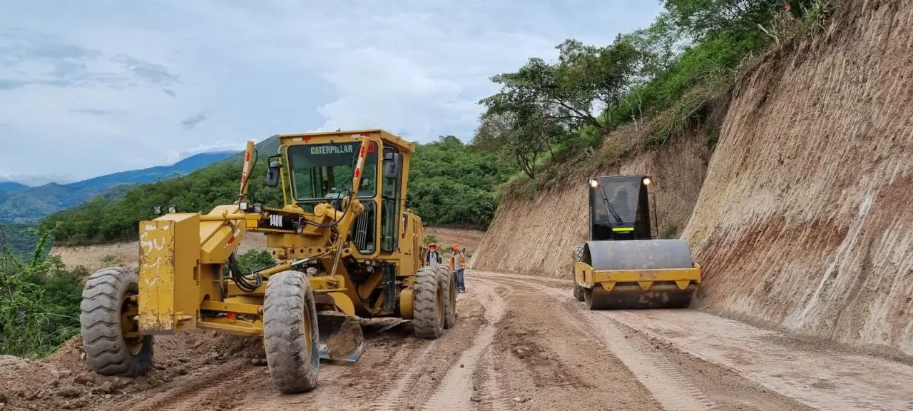 Renovación de calzada en el (LA) camino vecinal entre las localidades Maqui Maqui – Yuraglpa